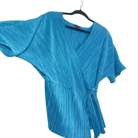 Halogen Blue Textured Wrap Blouse Polyester Size Medium - Picture 8 of 8